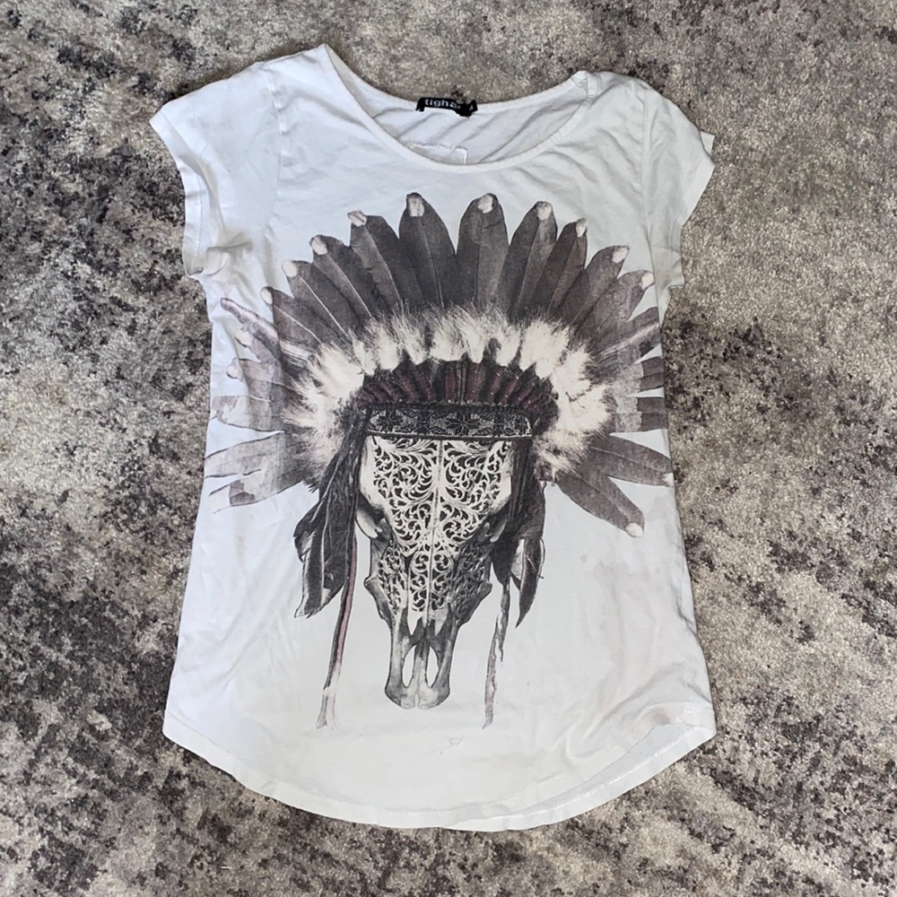 I’m selling a shirt that’s feather head piece